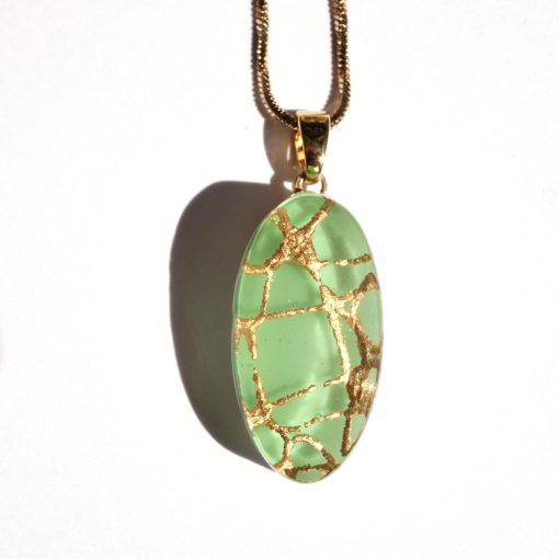 Gold net on the heart green
