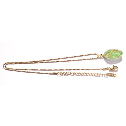 Gold net on the heart green