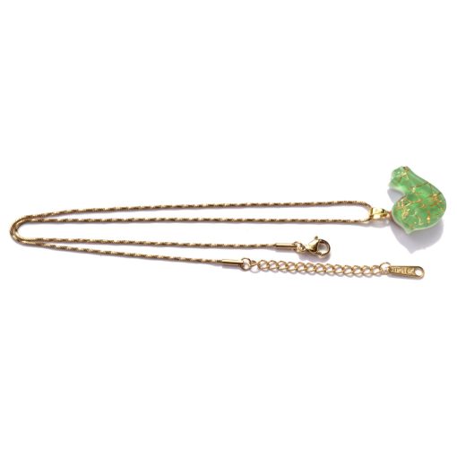 Gold net on the heart green