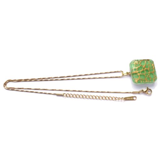 Gold net on the heart green