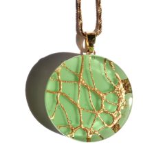 Gold net on the heart green