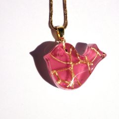 Gold net on the heart green