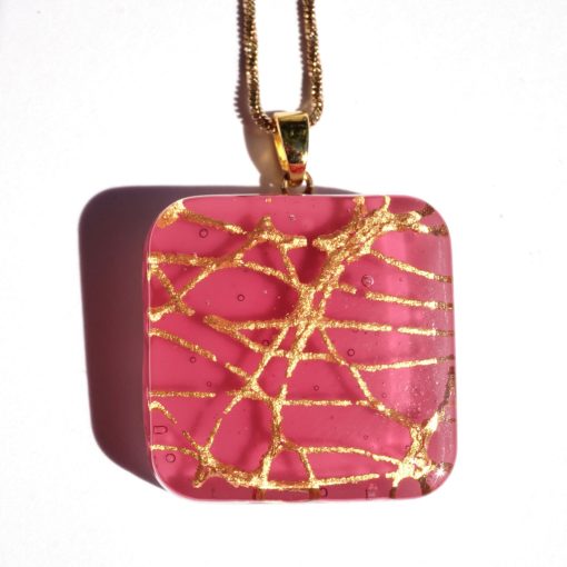 Gold net on the heart green