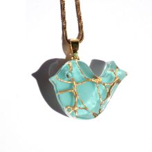 Gold net on the heart green